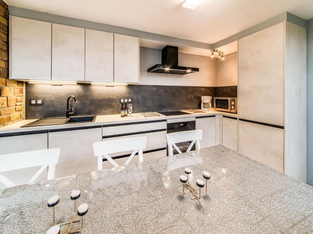 Modern Holiday Home In Lavacherie Sainte-Ode Esterno foto