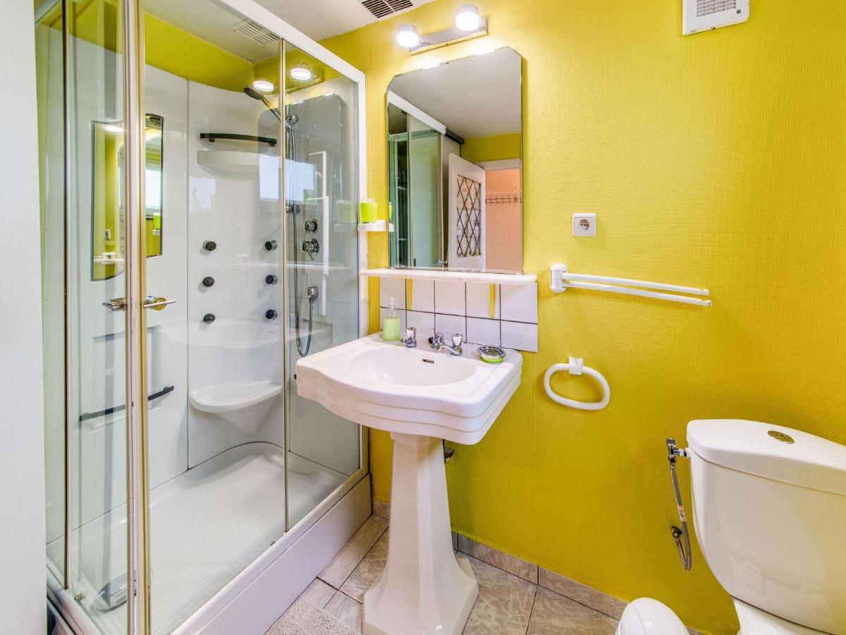 Modern Holiday Home In Lavacherie Sainte-Ode Esterno foto
